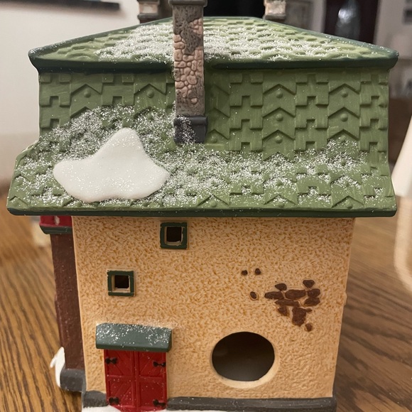 Dept 56 North Pole - Elfie's Sleds & Skates 1992 Retired #5625-1 - Picture 5 of 7